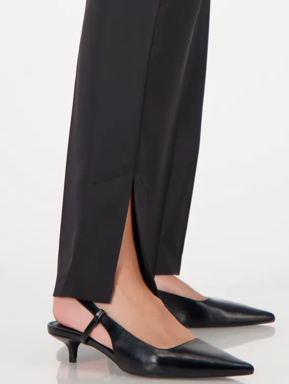 MONARI Брюки из атласа