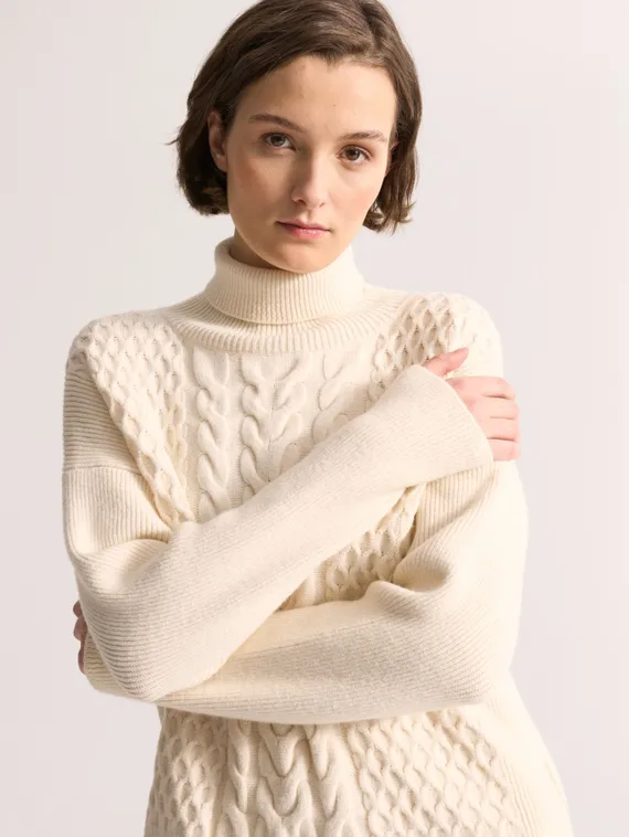 UNQ Пуловер с косами