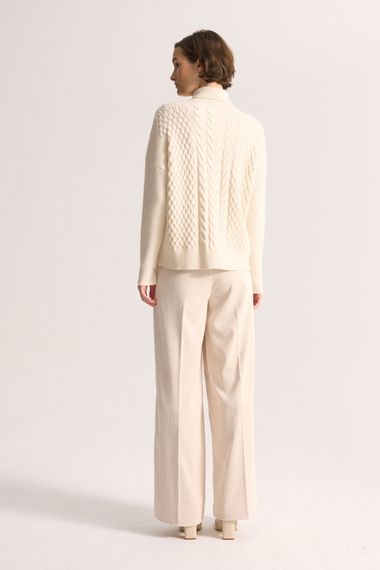 UNQ Пуловер с косами