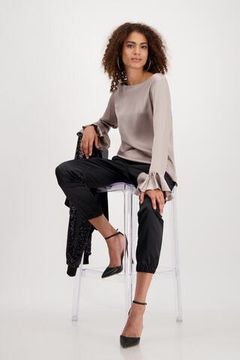 MONARI Блуза атласная элегантная