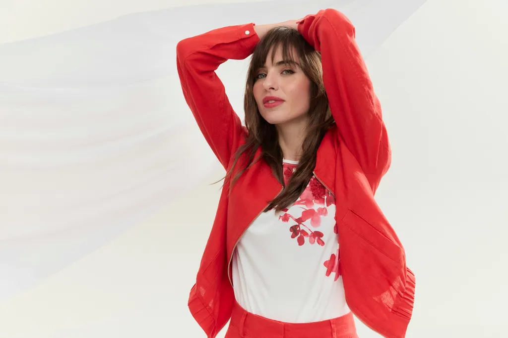 Taifun/Женщина в красном