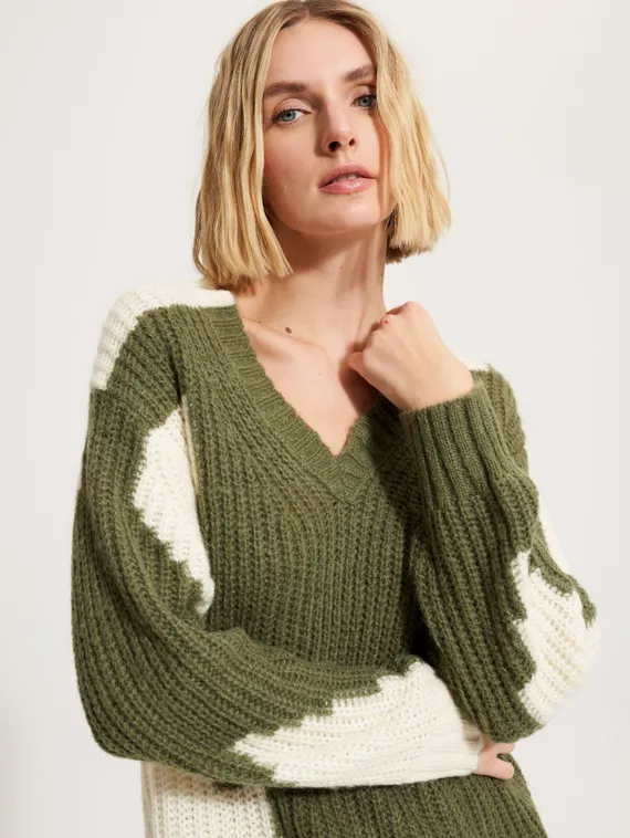 UNQ Пуловер с V-вырезом