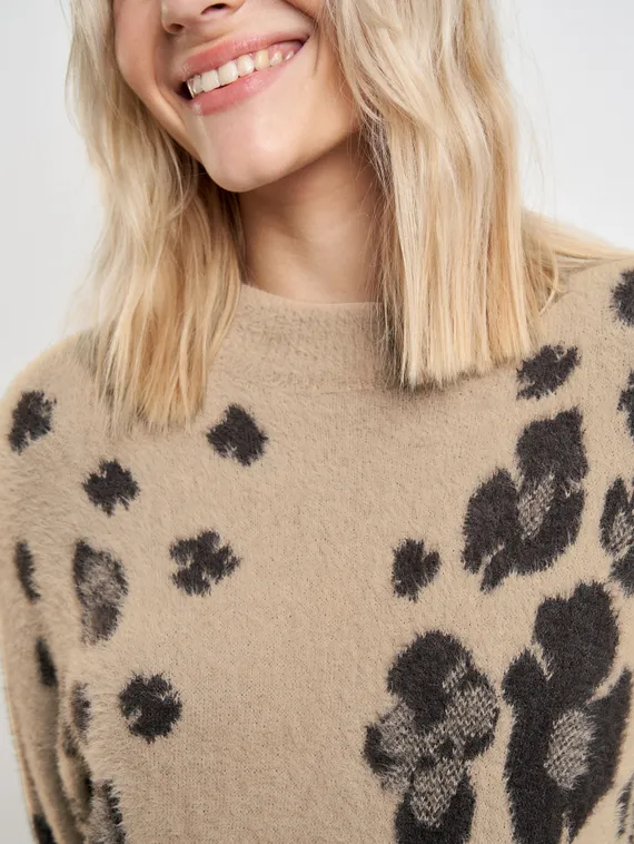 Джемпер пушистый TAIFUN